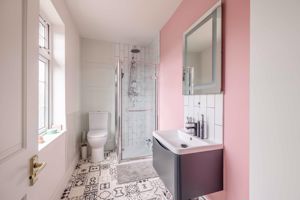 Ensuite Shower room- click for photo gallery